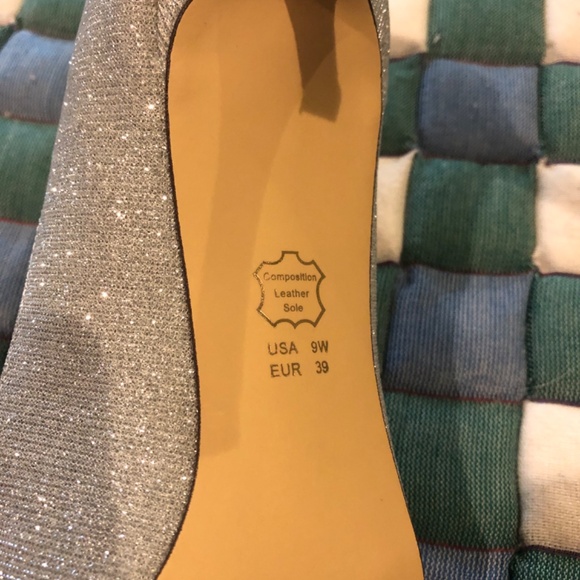 NEYA TRUE SILVER TEXTURED METALLIC MID-HEEL PUMPS WITH JEWELLED BUCKLE - Picture 8 of 8